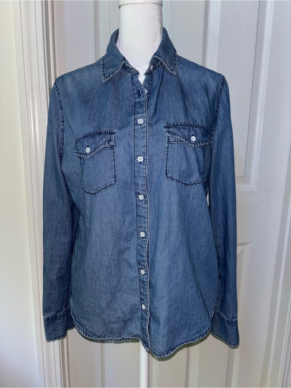 Prince & Fox Women’s Soft Blue Denim, Long-Sleeve, Button Shirt, Size Medium